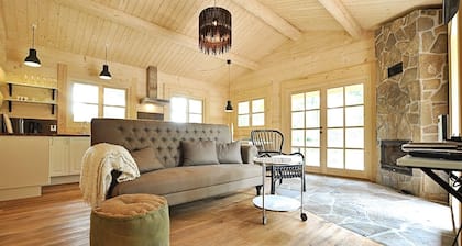 Beautiful and intimate cabin, open fireplace, close to nature. Pet friendly.