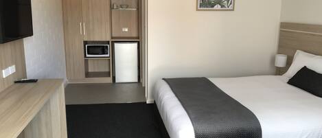 Deluxe Room | Desk, blackout drapes, iron/ironing board, free WiFi