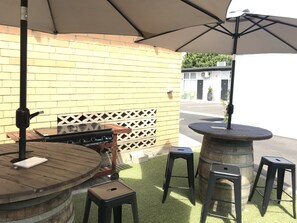 BBQ/picnic Area - Frewville Motor Inn (Frewville)