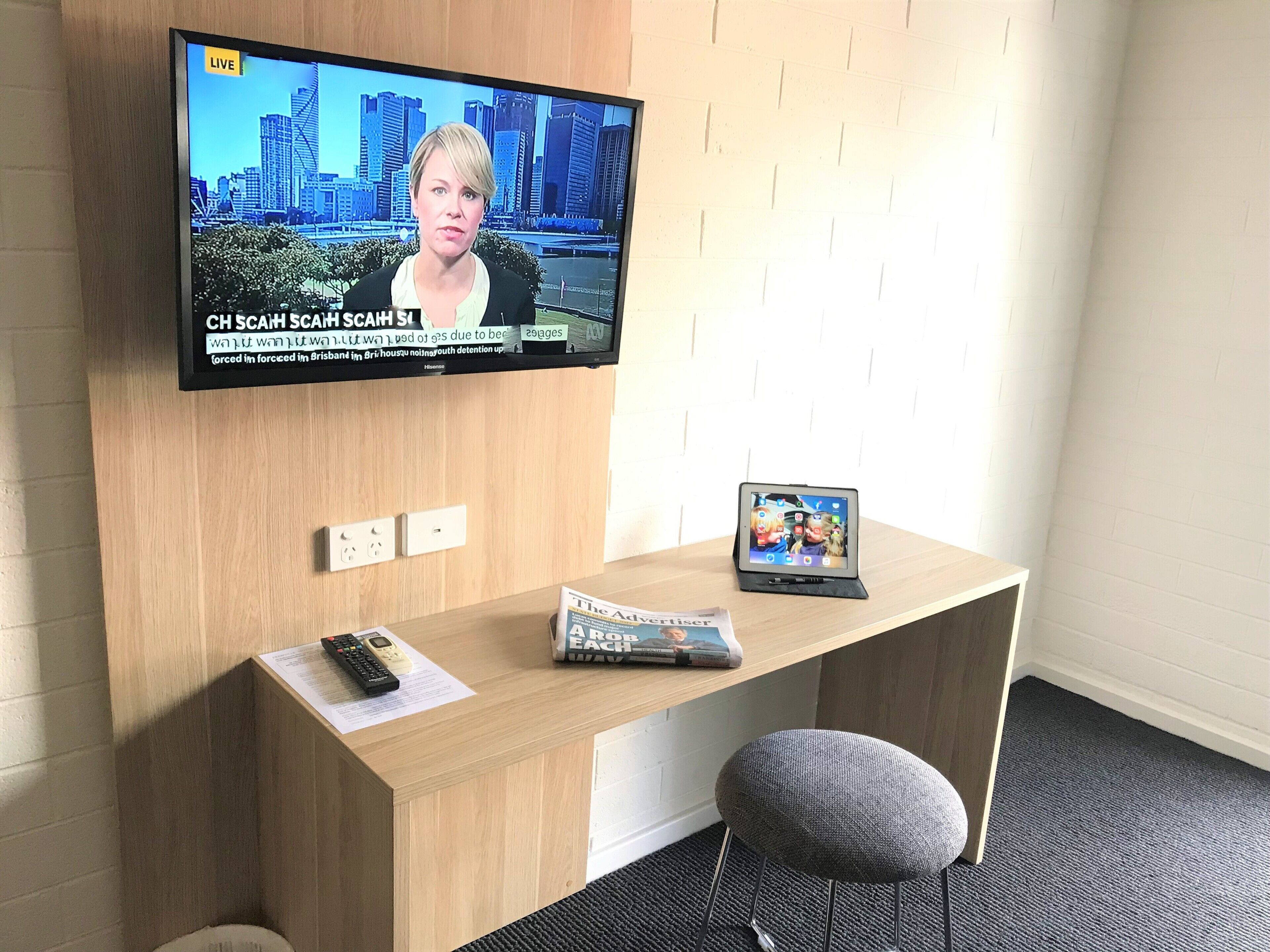 Deluxe Room | Television