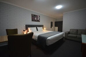 Dobbeltrom – deluxe | Skrivebord, blendingsgardiner, strykejern/-brett og wi-fi (inkludert)