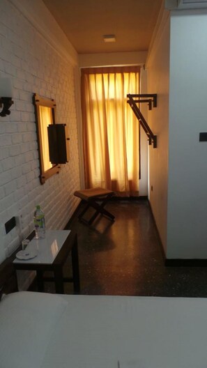 Skrivbord, strykjärn/strykbräda, gratis wi-fi och sängkläder