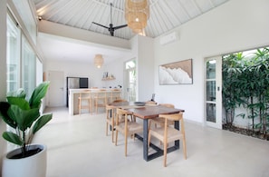 In-room dining - Echo Beach Villa & Apartment (Canggu)