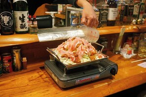 Outdoor dining - SEKAI HOTEL Deep Osaka Experience - Hostel (Higashi-osaka)