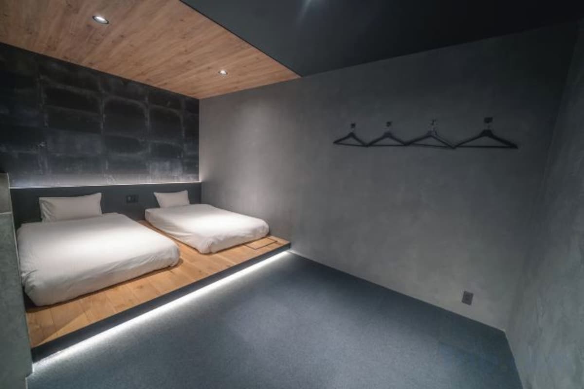 WiFi (free), bed sheets