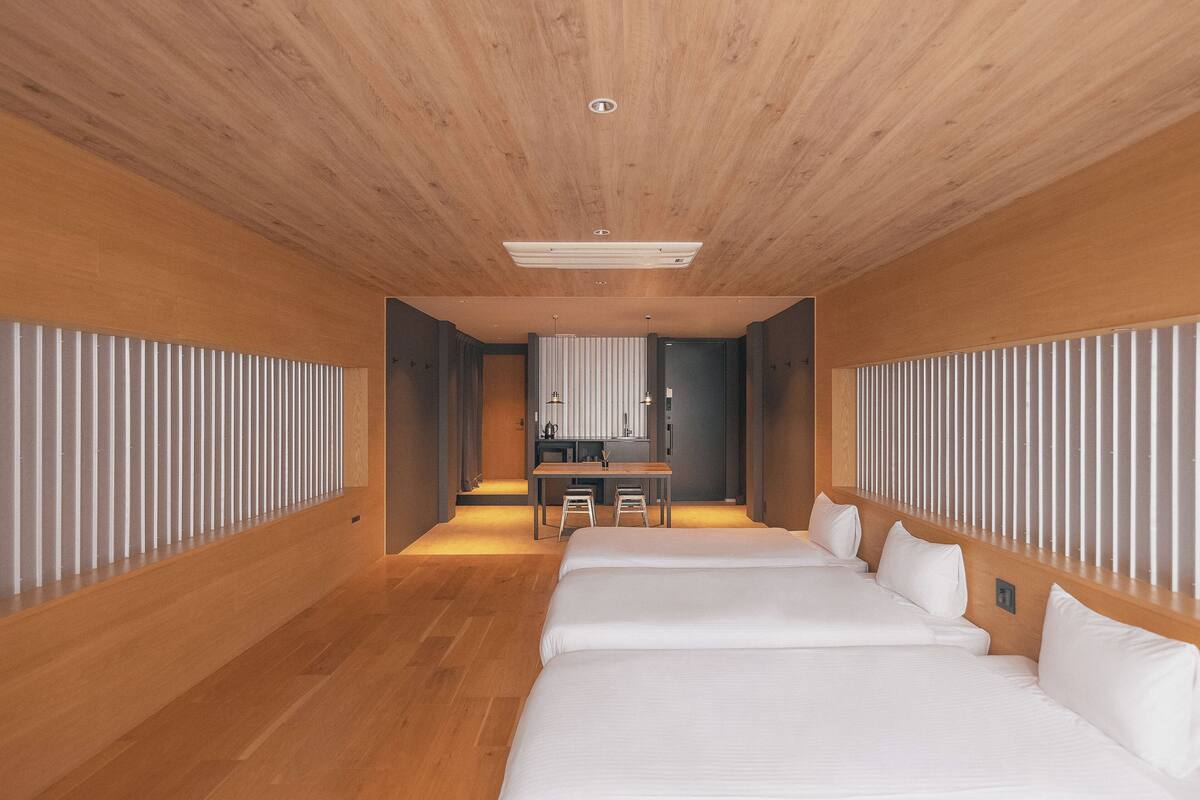 Free WiFi, bed sheets
