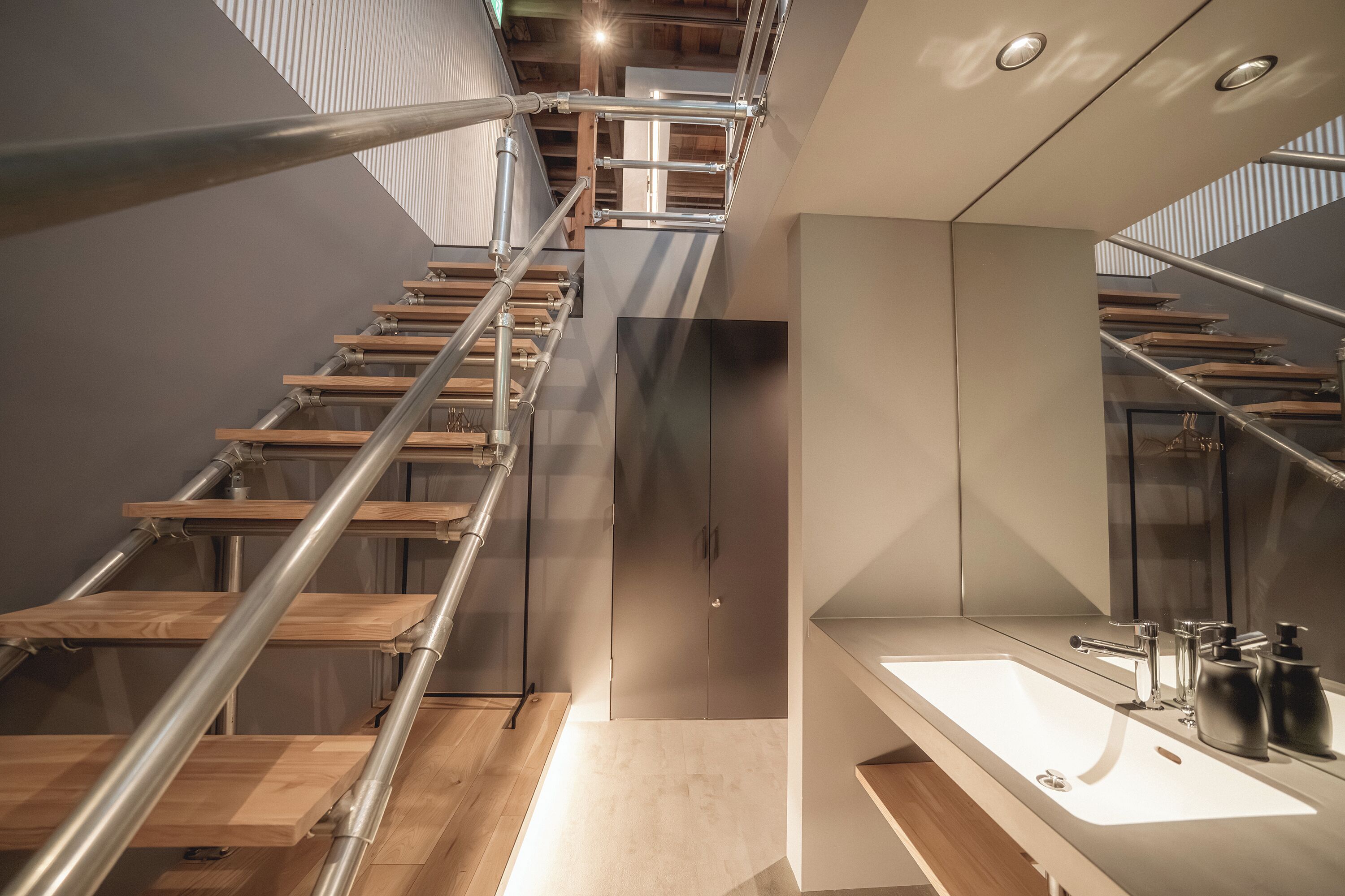 デラックス 6ベッド 商店街ビュー（旧川田和洋菓子店）(禁煙) | WiFi (無料)、ベッドシーツ