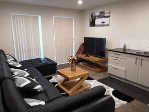 House, 4 Bedrooms, Non Smoking | Living area - Sunny Daze (Auckland)