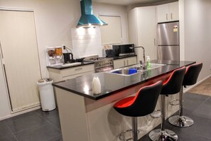 House, 4 Bedrooms, Non Smoking | Private kitchen - Sunny Daze (Auckland)