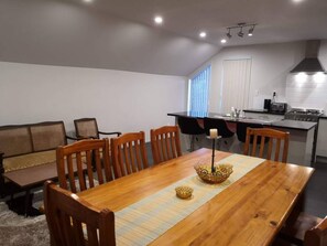 In-room dining - Sunny Daze (Auckland)