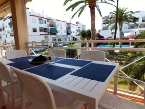 Outdoor dining - Comfort, prime location, WIFI & air con. (Nerja)