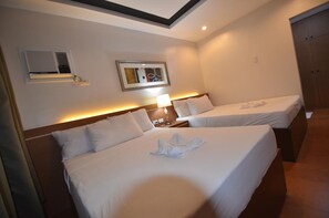 Villa (Mid 1) | Een minibar, een bureau, gratis wifi, beddengoed