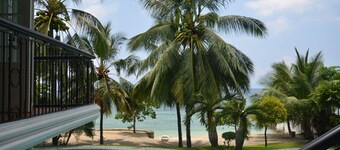 Robinland Vacation Home Badian