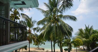 Robinland Vacation Home Badian