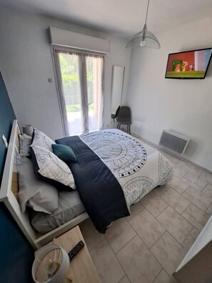 3 chambres, coffres-forts dans les chambres, bureau