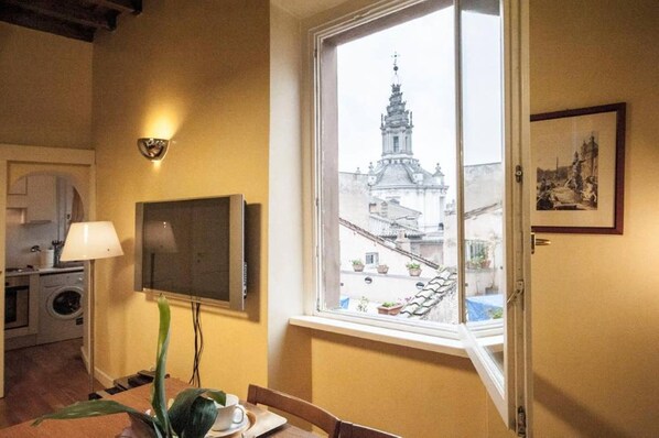 Dining - Penthouse with fantastic views of the monuments of Rome!
Free wi-fi (Roma)