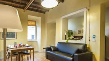 TV, lettore DVD, libri