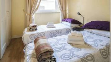 3 camere, una scrivania, ferro/asse da stiro, Wi-Fi gratuito