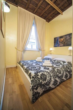3 bedrooms, desk, iron/ironing board, free WiFi - Penthouse with fantastic views of the monuments of Rome!
Free wi-fi (Roma)