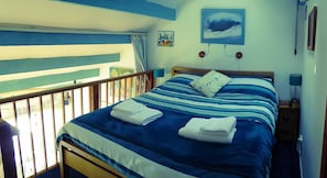 2 bedrooms, iron/ironing board, free WiFi, bed sheets - Beach side Accommodation, Porthtowan, SATURDAY CHANGEOVER ONLY (Porthtowan)