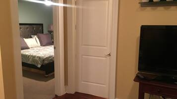 1 chambre, fer et planche à repasser, Wi-Fi gratuit, draps fournis