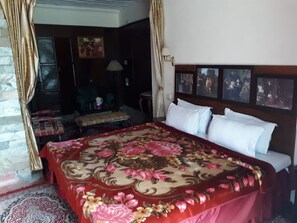 Design Double Room, 1 Double Bed, Non Smoking | Iron/ironing board - Hotel Chimney House (Ghaziabad)