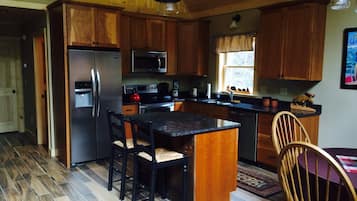 Køleskab, mikrobølgeovn, ovn, kogeplade