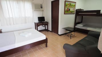 Chambre Deluxe (Family) | Bureau, chambres insonorisées, Wi-Fi gratuit, draps fournis