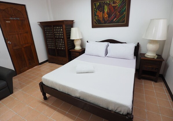 Deluxe Family Room | Desk, soundproofing, free WiFi, bed sheets