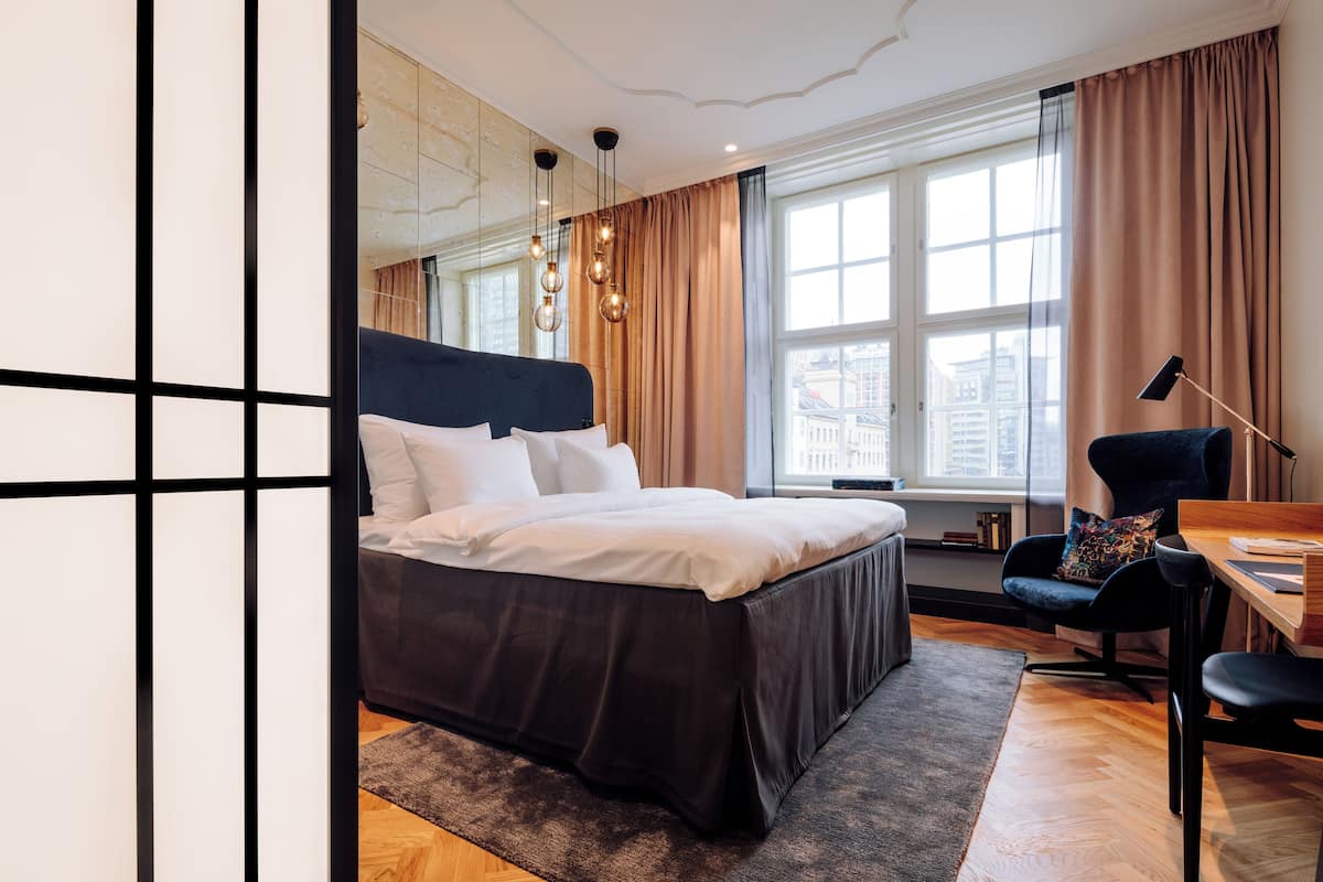 Hypo-allergenic bedding, minibar, in-room safe, individually decorated