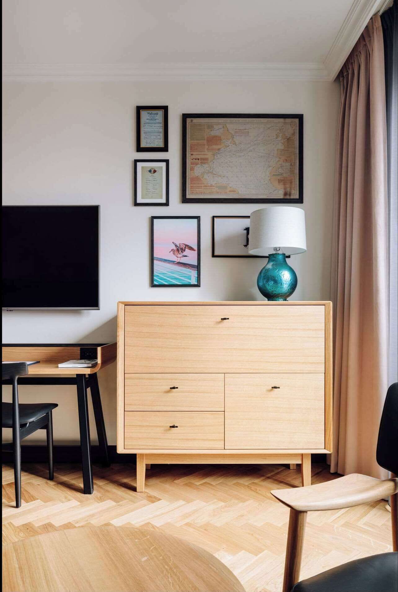 deluxe room | hypo-allergenic bedding, minibar, in-room safe, individually decorated