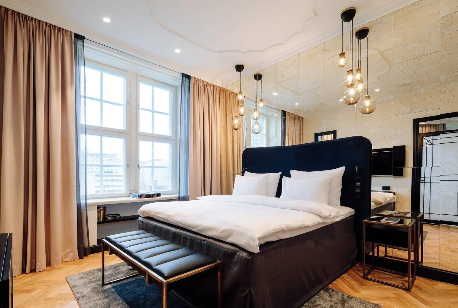 Allergitestet sengetøy, minibar, safe på rommet og individuelt dekorert