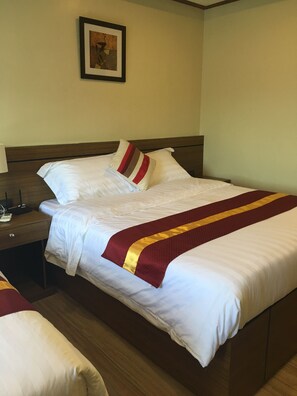 Minibar, desk, free WiFi