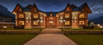 Hotel Village Walk