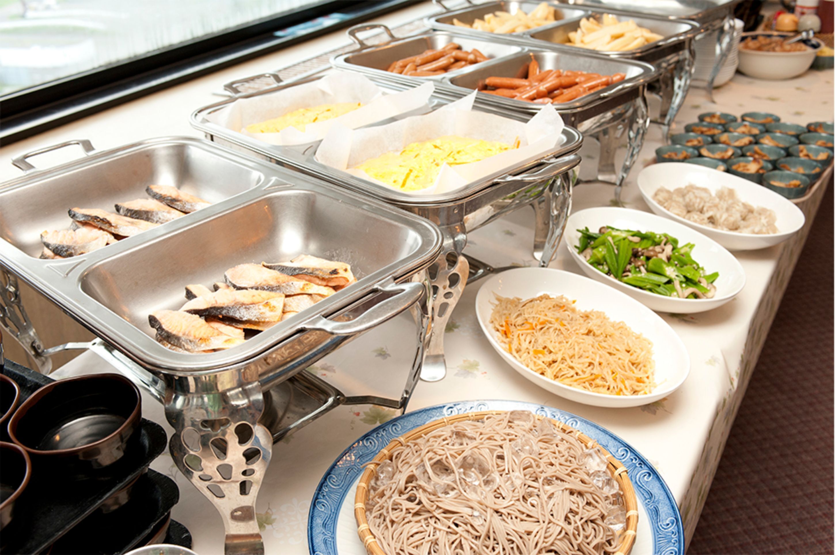 daily buffet breakfast (jpy 1100 per person)