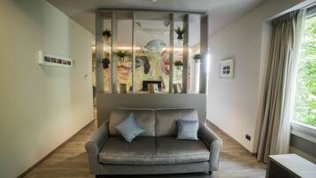 32-inch LCD TV with digital channels, TV