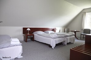 Double Room, Shared Bathroom | Desk, free WiFi, bed sheets