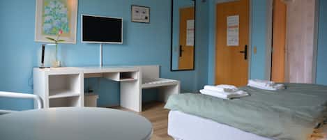 Free WiFi, bed sheets