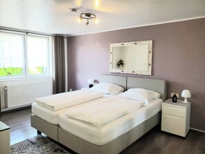 4 Schlafzimmer, Bügeleisen/Bügelbrett, Reisekinderbett, kostenloses WLAN