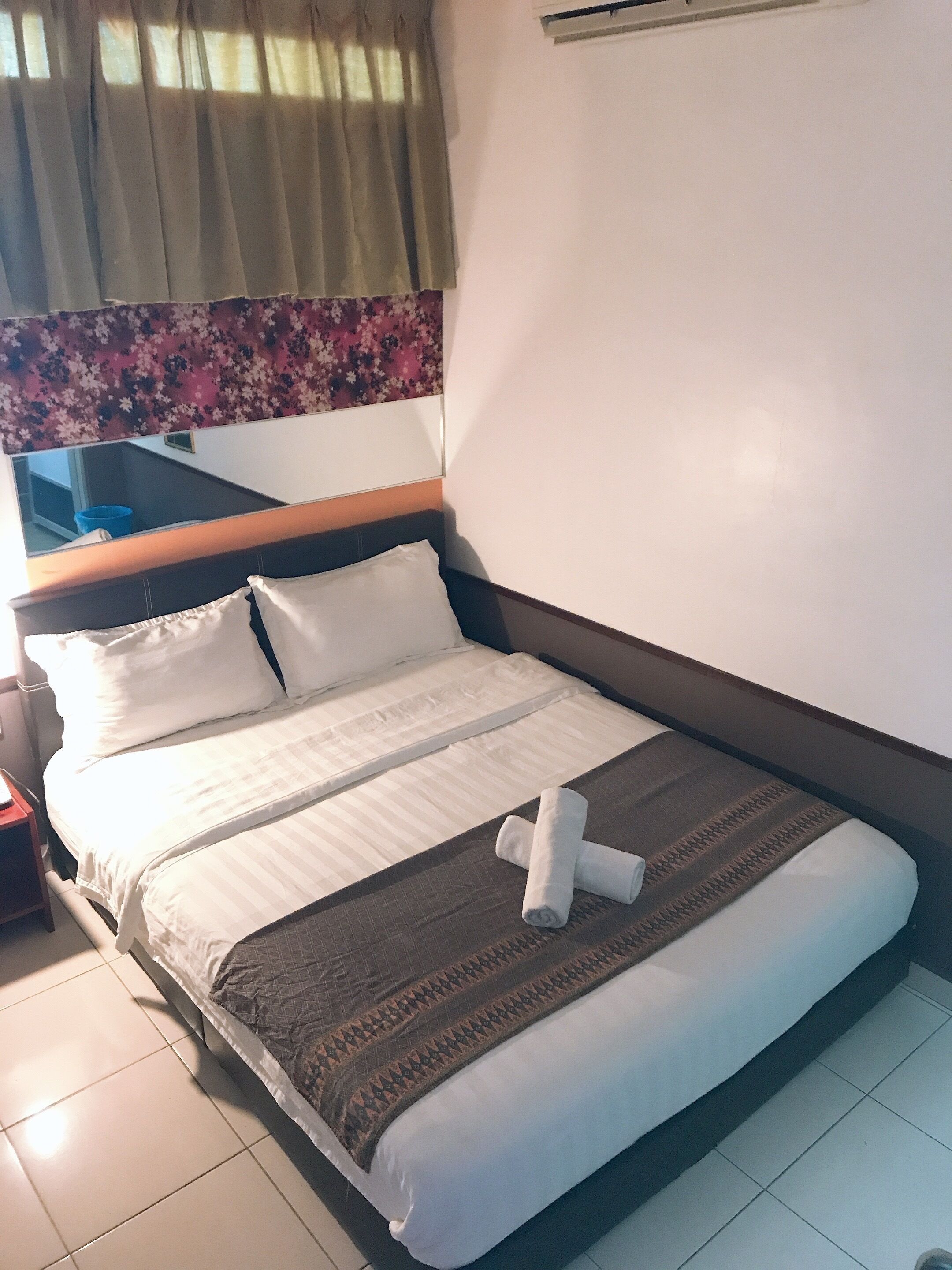 standard double room | desk, iron/ironing board, free wifi, bed sheets