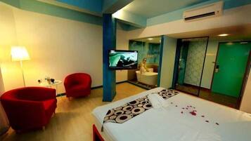 Desk, iron/ironing board, free WiFi, bed sheets