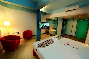 Desk, iron/ironing board, free WiFi, bed sheets - Langit-Langi Hotel @ KLIA/KLIA2 (Dengkil)