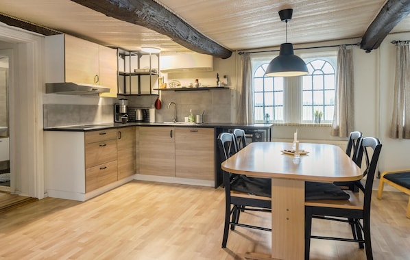 Fridge, stovetop, dishwasher, coffee/tea maker