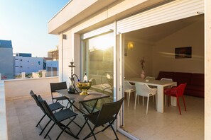 Deluxe Apartment, 3 Bedrooms (5) | In-room safe, soundproofing, free WiFi, bed sheets - Villa Antonio (Novalja)