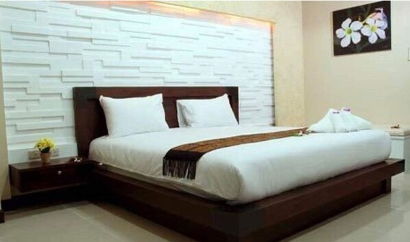 Minibar, in-room safe, free WiFi, bed sheets