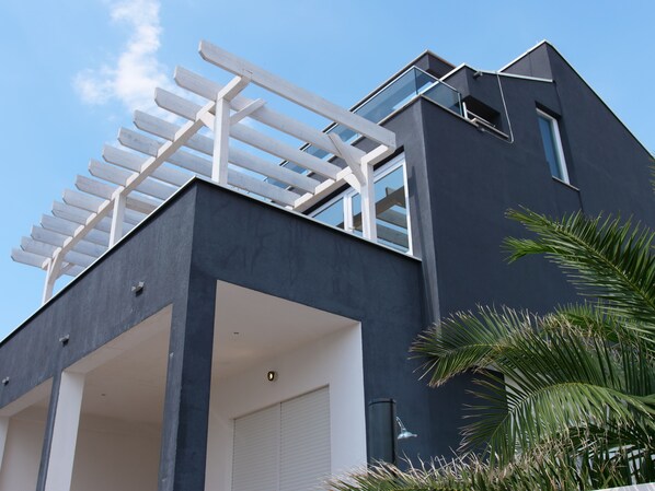 Luxury House | Soundproofing, free WiFi, bed sheets
