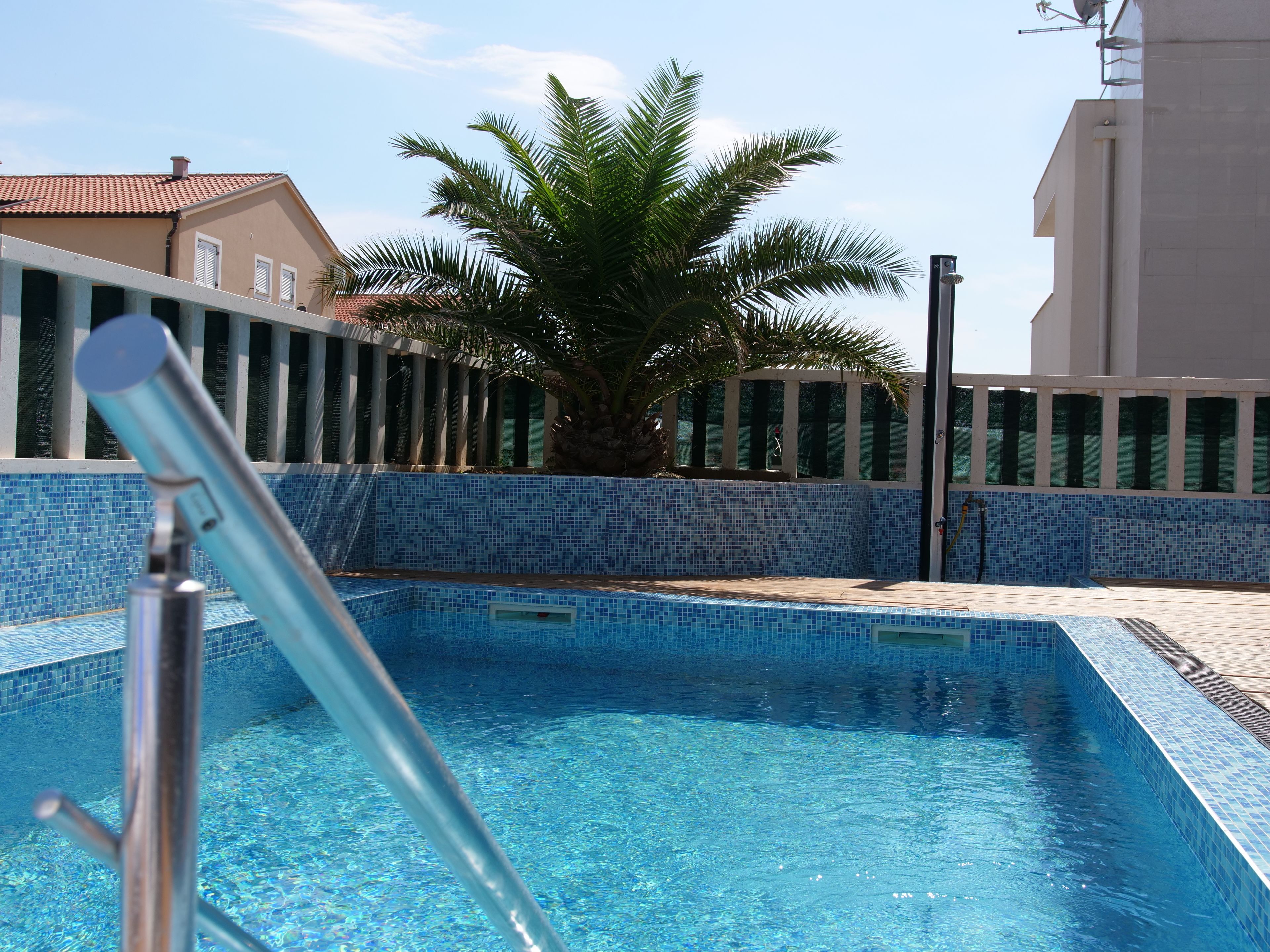 تجهيزات عازلة للصوت وواي فاي مجانًا وملاءات أسرّة