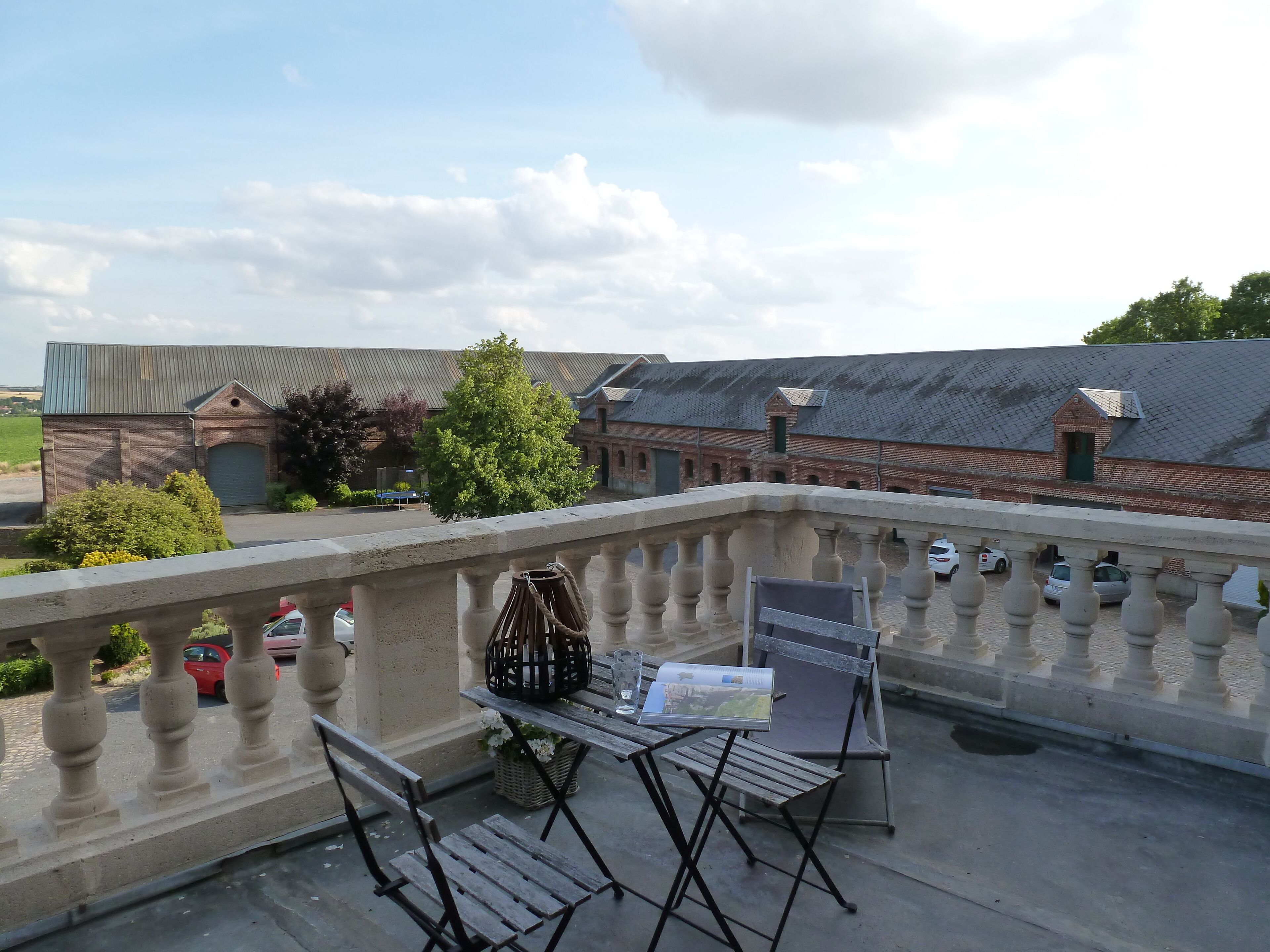 Chambre Triple (Salle de bain sur le palier) | Vue depuis le balcon
