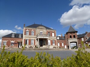 Front of property - Ferme de Bonavis - Chambres d'Hôtes (Banteux)