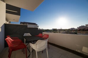 In-room safe, soundproofing, free WiFi, bed sheets - Villa Jasmina (Novalja)